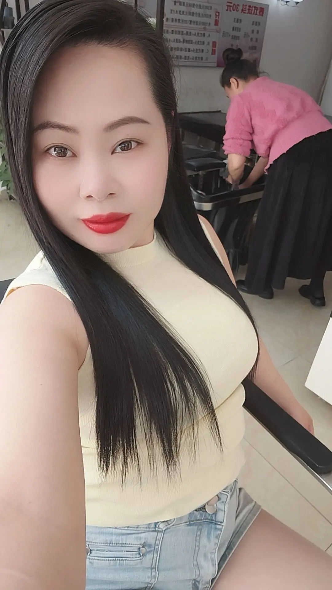 年过完了，开始新的一天，重生新的生活，多上班充足稳定的时间，少操没用的...