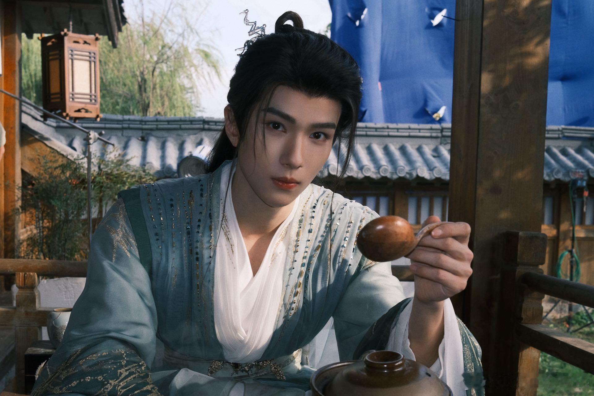 又拽又萌，又冷又软！这种极致反差在他俩身上完美体现了！不演兄妹是观众的损失！ 