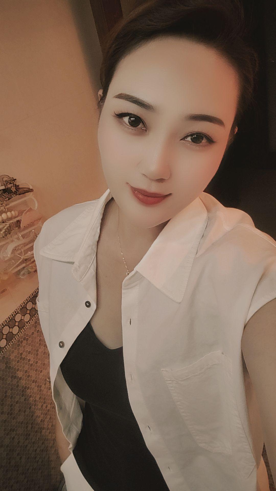 我也有心事，但谁也不能说，因为我知道，言一出 泪必落， 我在等， 等自...