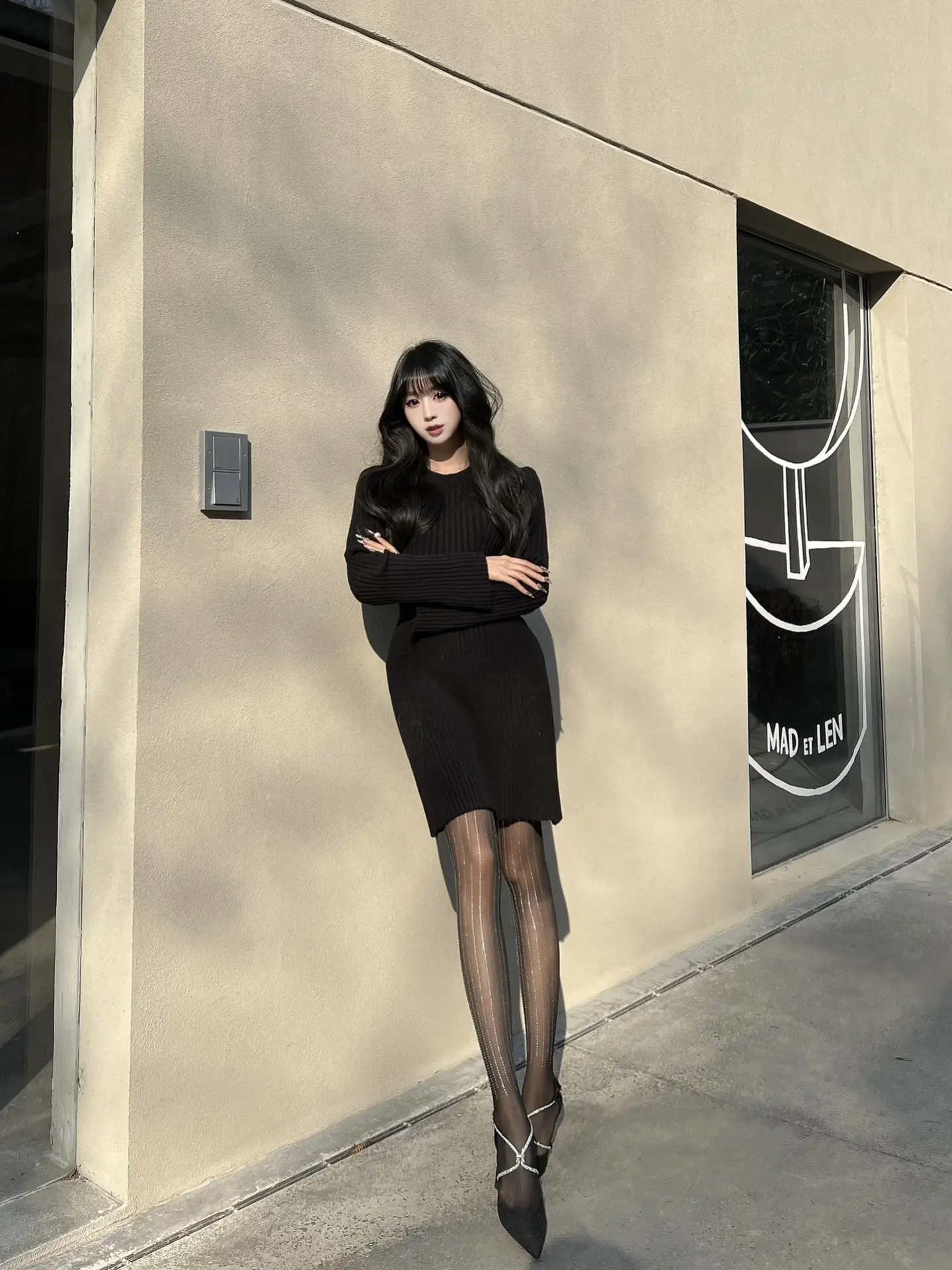 ALL BLACK.