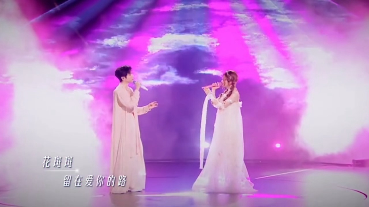 罗云熙天赐的声音《桃花诺》和声太空灵了人间仙音，宿命感太强了，期待今晚罗云熙舞台