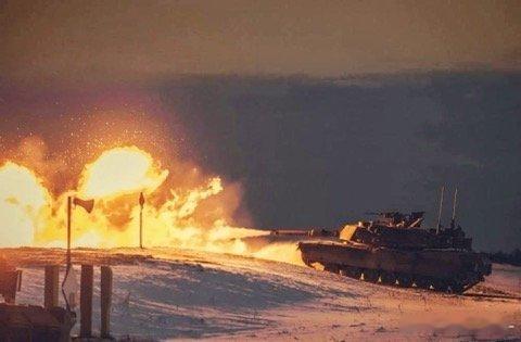 训练中的波兰陆军第18机械化师第一装甲旅的艾布拉姆斯进行射击训练