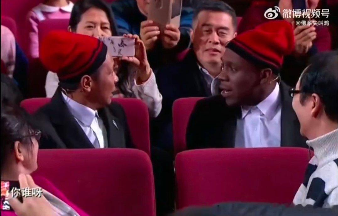 辽宁春晚宋小宝笑料已就位辽宁春晚 同款呲牙，嘴角弧度一样，宝哥是不是都得说：海燕