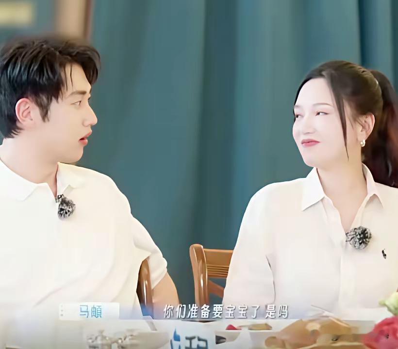 43岁的金莎和孙丞潇官宣备孕，这事一出来，评论区热闹得像开了锅。
 
孙丞潇在节