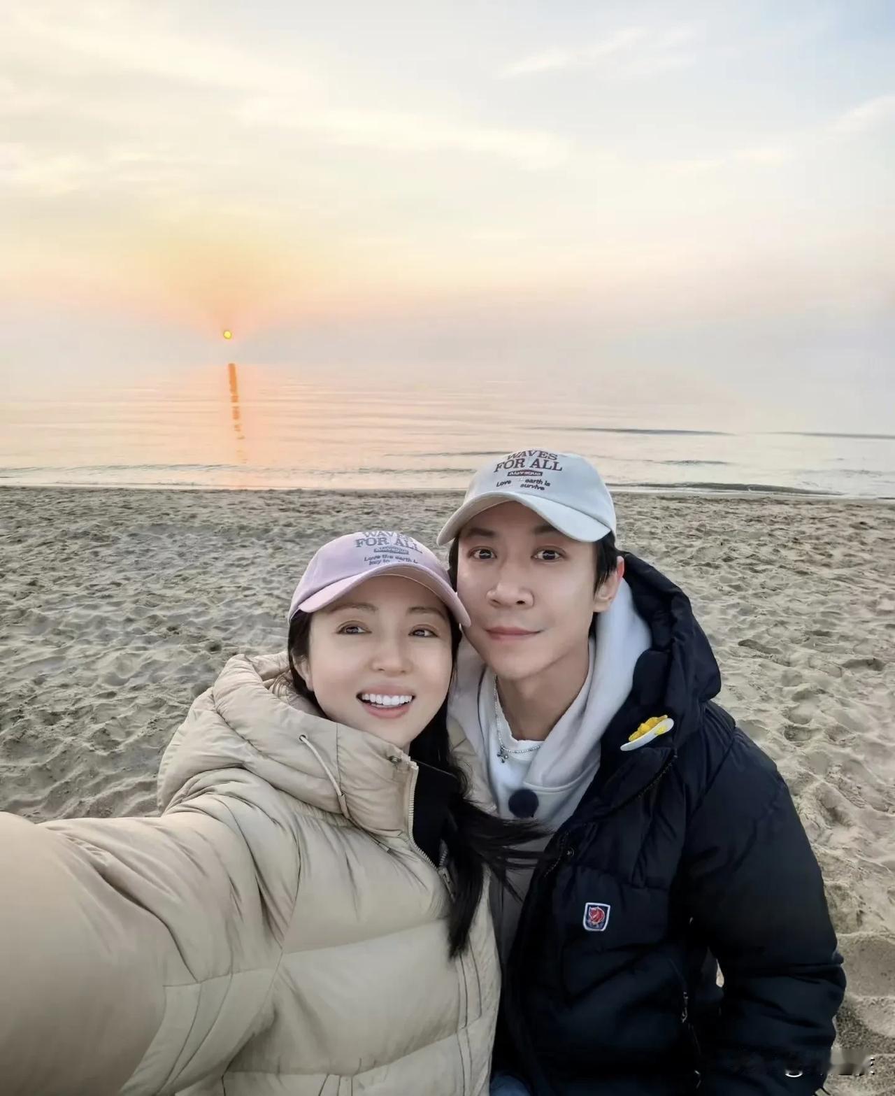有网友评价董璇说，我还是建议你看看清楚吧，和张维伊在一起图啥？图他卖惨？图他需要