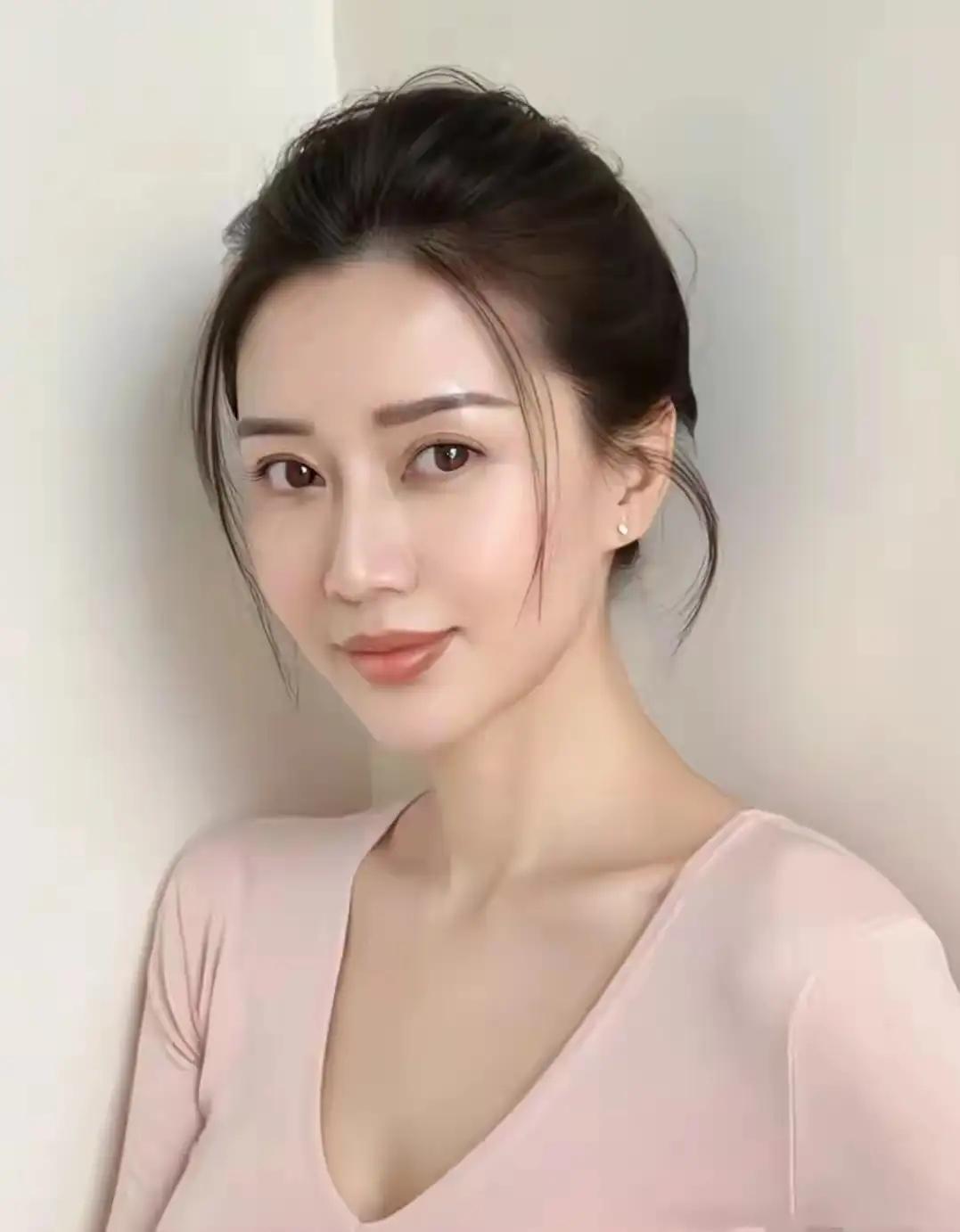 发现一个规律:
只要聊男人女人，
评论区就自动分成两派，
一派急着骂，一派急着笑