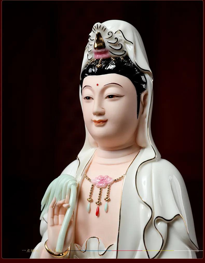今天恭迎观世音菩萨诞辰日，要做三件事情，分别是：放生、布施，拜干娘，戴观音佩。
