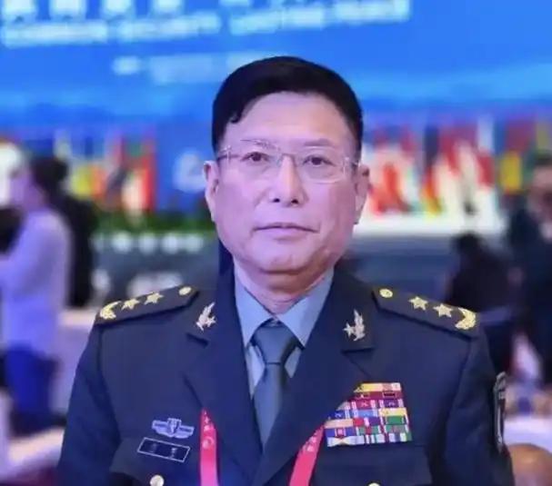 解放军中将去年谈台湾统一时，给了一个明确的答案：有可能解决台湾问题，让我们拭目以