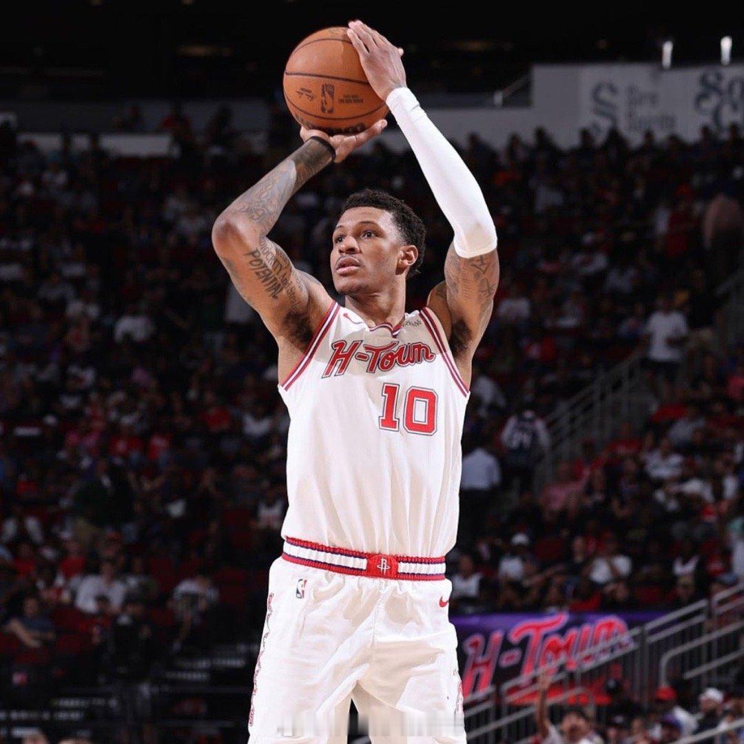 庆幸当年魔术大聪明跳选凯凯罗当状元，我们拿到小贾，非常适配我们！！！感谢魔术！！