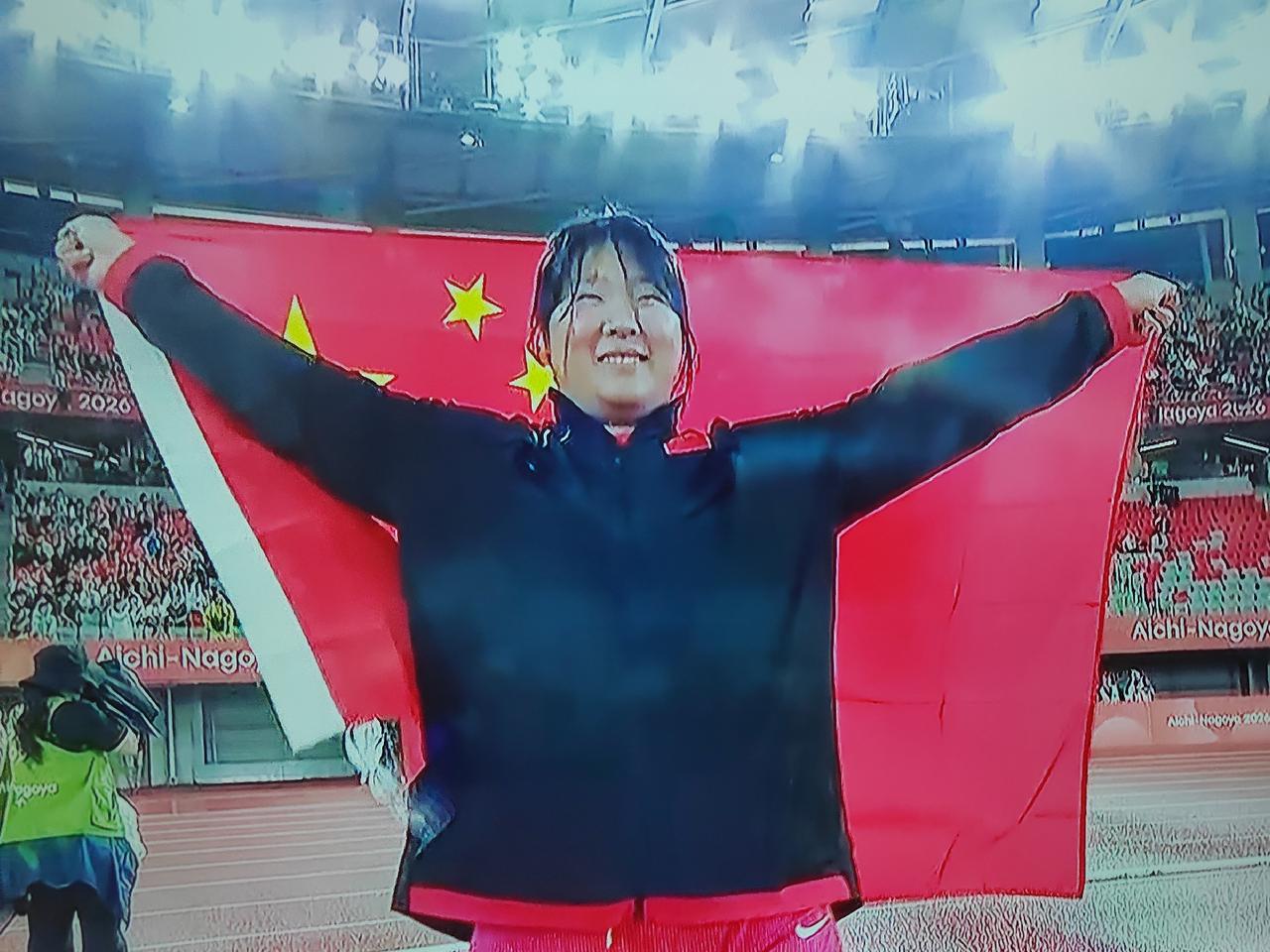 一投定金牌！70.46米vs62.70米，严子怡终于让主场作战的北口臻花明白了什