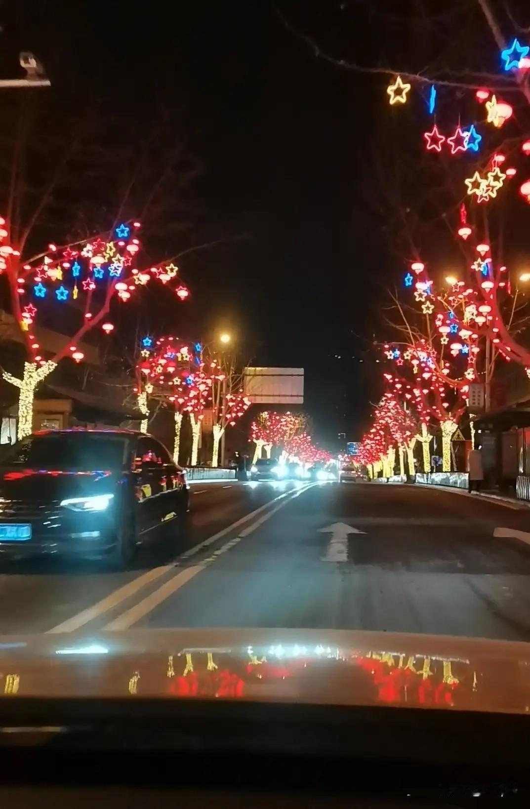 再有一个多月就要过年了，不知大家有没有这样一种感觉：现在的春节，初一上午一过，年