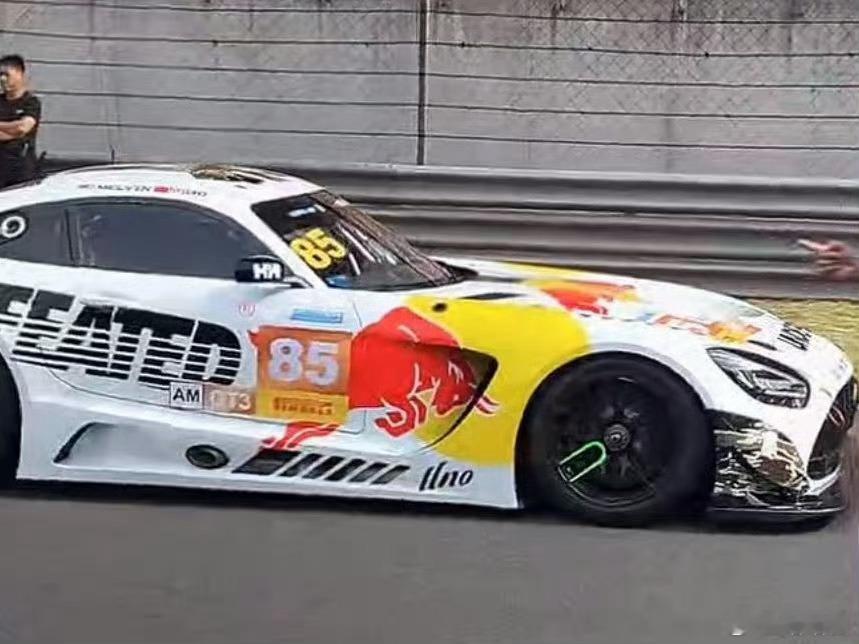 王一博新赛车皮肤去掉了绿色王一博赛车皮肤改成黄色了 哇塞期待新车衣在赛道上飞驰了