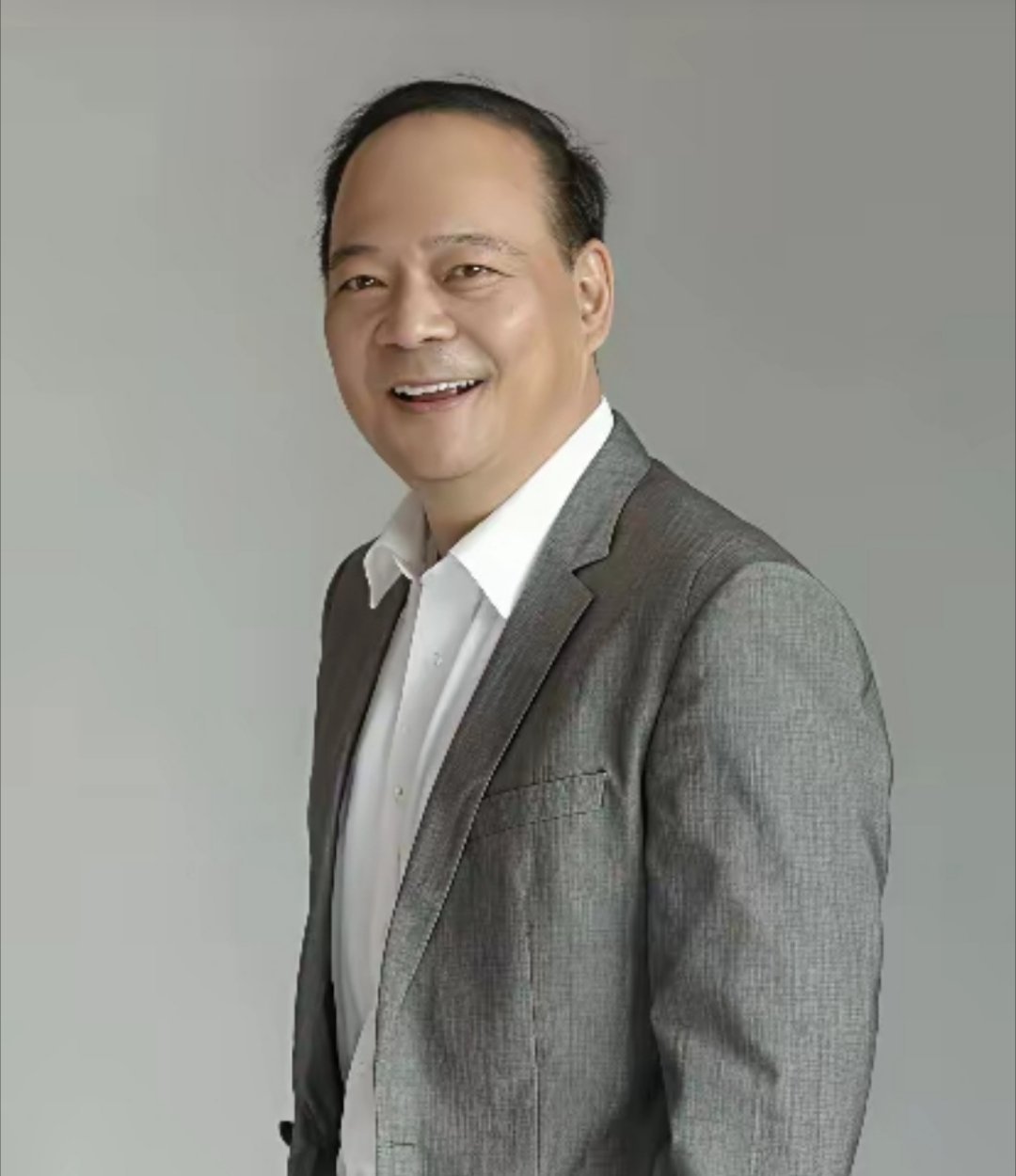 曾毓群表示，有些竞争对手为了“搞钱”不择手段，跑到宁德时代挖人、偷技术，然后再去