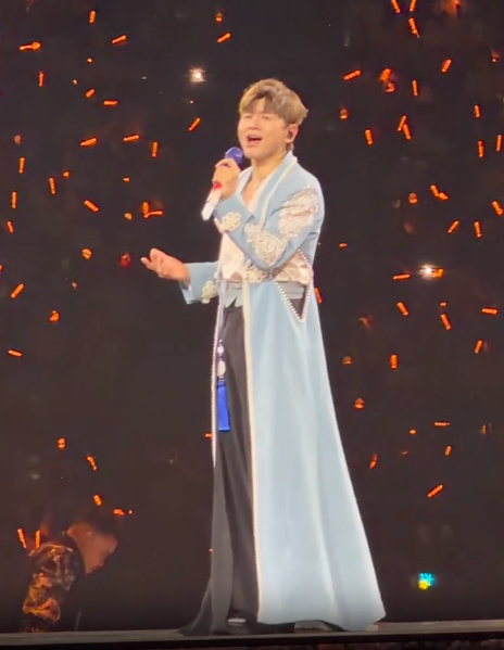 张杰怎么这么会扭 瞧张杰扭动的模样，简直太迷人！他身姿轻盈又灵动，又苏又帅还精准