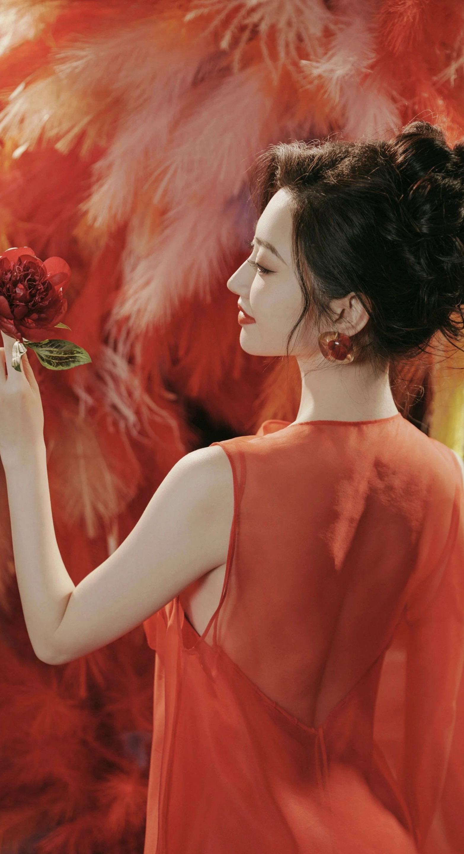 景甜｜无袖红纱肌肤胜雪