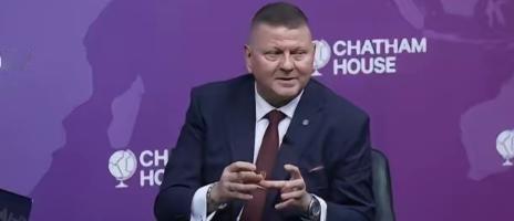 扎卢日内说得很直白：世界上没有任何一个国家，有足够军事实力能直接叫停俄乌战争。 