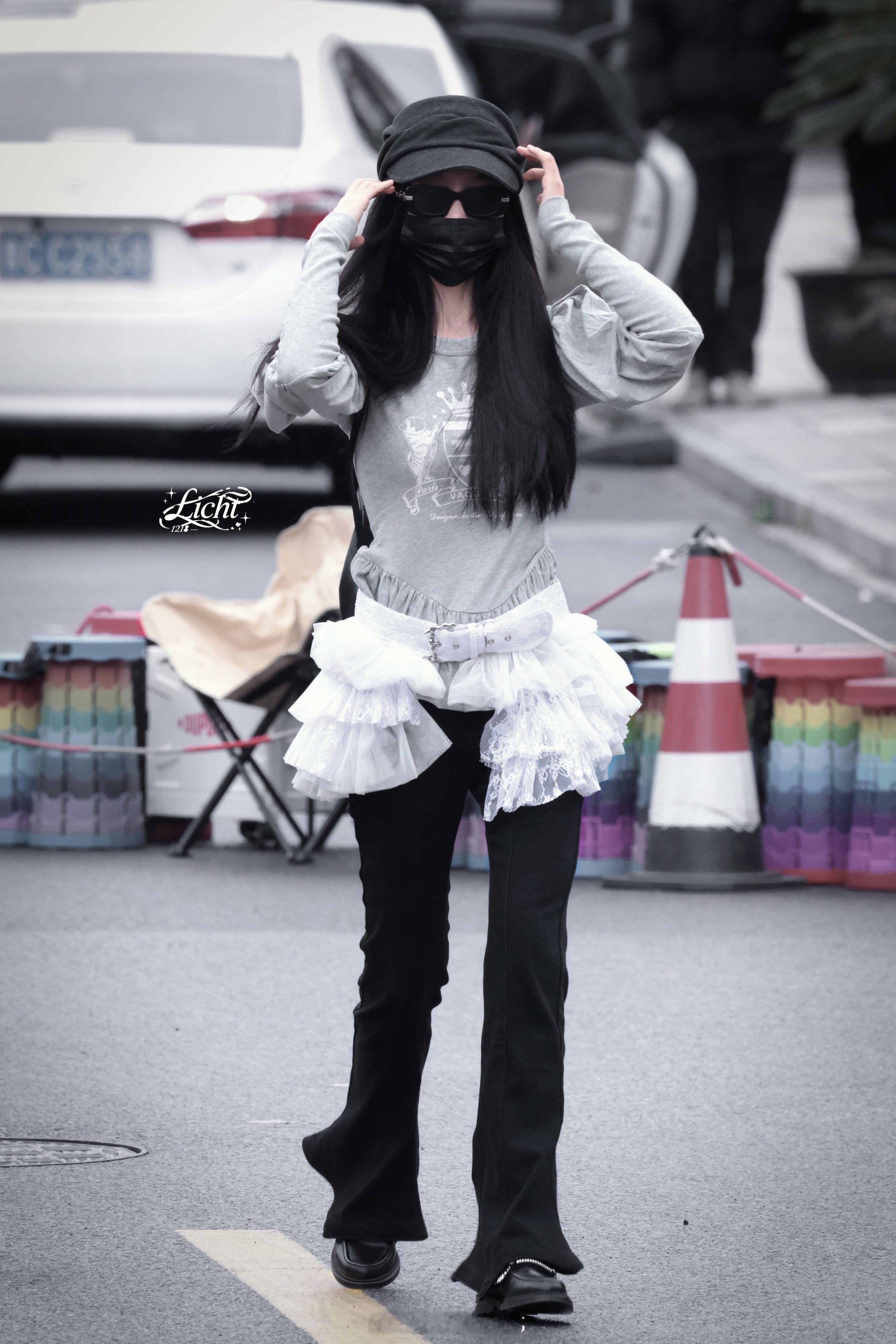 虞书欣云初令最新上班路透，好漂亮的欣欣子呀！虞书欣芭蕾风小裙边