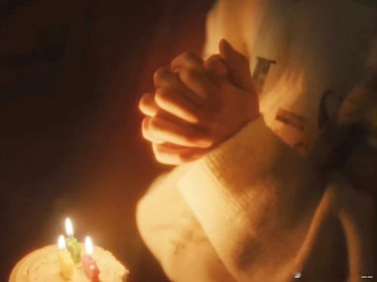 人人存善念，并能日行一善，则个人、家庭、社会一定安乐祥和。这世上，有时笑笑人家，