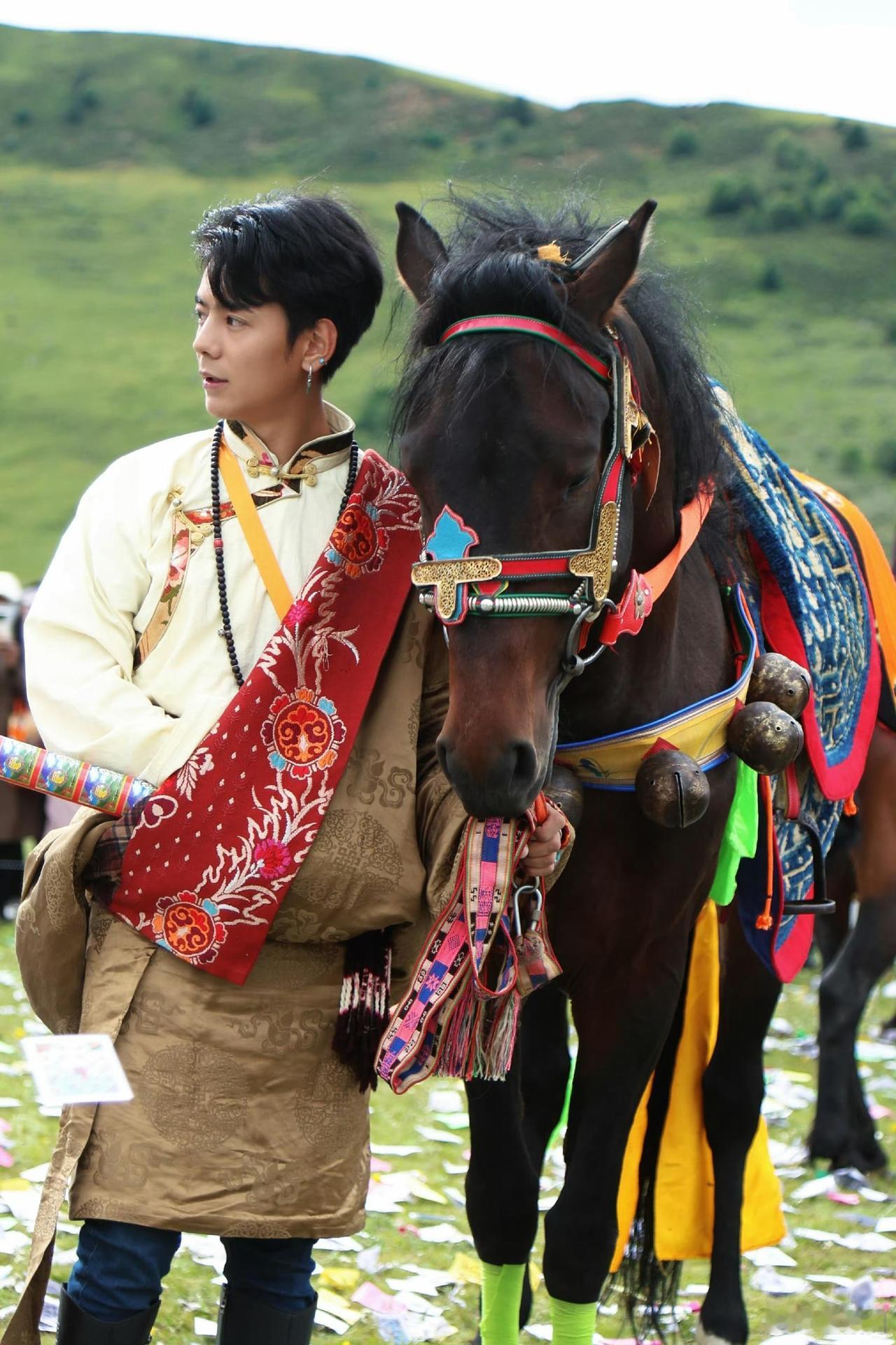 丁真名下工作室欠税3.4万被税务公告，引发全网热议！天眼查显示，丁真100%持股