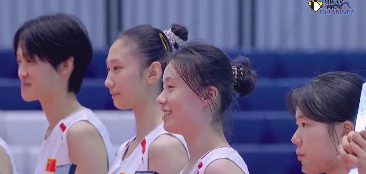 张籽萱的最强对手“驾到”！江苏“小丁霞”宣亚辰斩获女排亚少赛最佳二传及MVP大奖