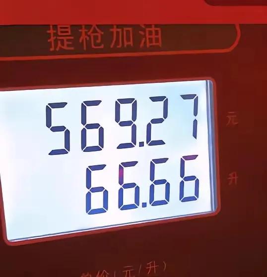 请问，这不是工业奇迹又是什么？
比亚迪海豹06 DM-i 和三辆油车的挑战已经正