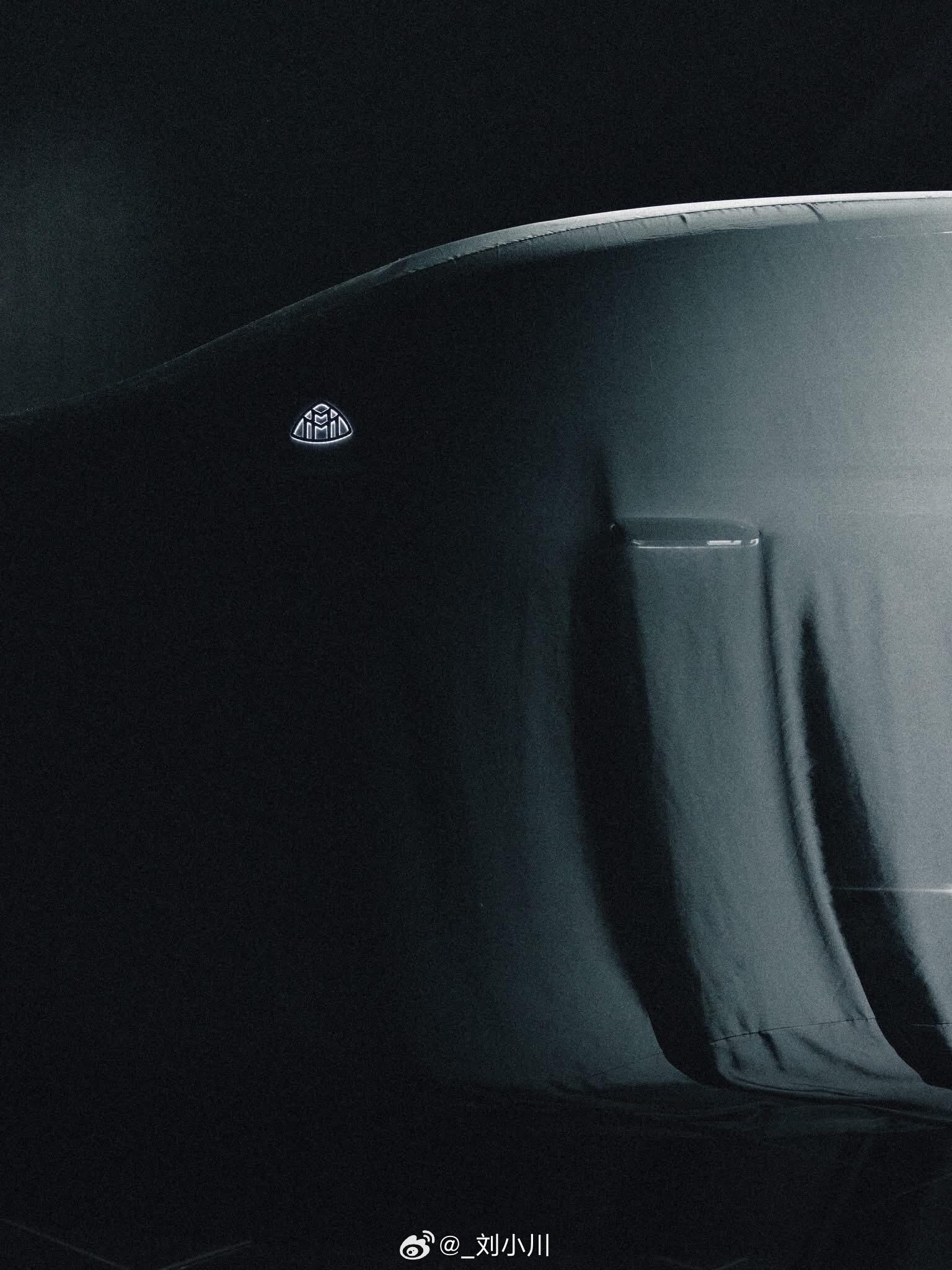 中期改款迈巴赫S级预告图曝光 中期改款迈巴赫S级预告图曝光，看起来这个大格栅和新