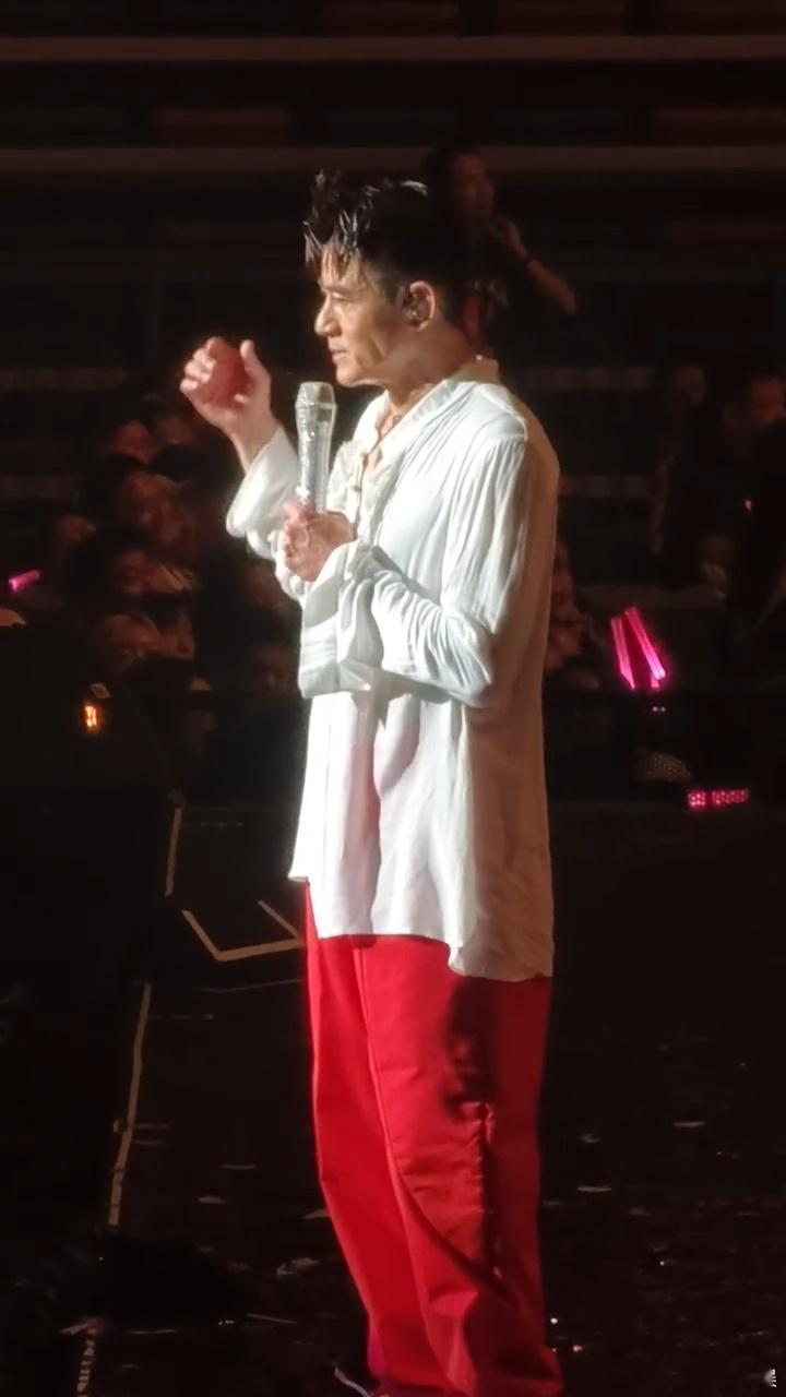 郭富城否认要三胎是为追生儿子郭富城说哪怕三胎是女儿也很开心 没有重男轻女 ​​​