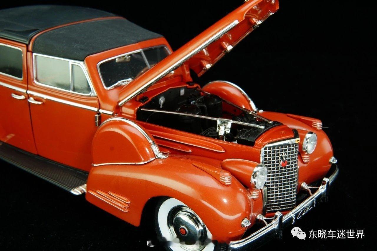 经典老车 1938年凯迪拉克V-16豪华轿车以赤陶红涂装搭配黑顶的经典配色，展现