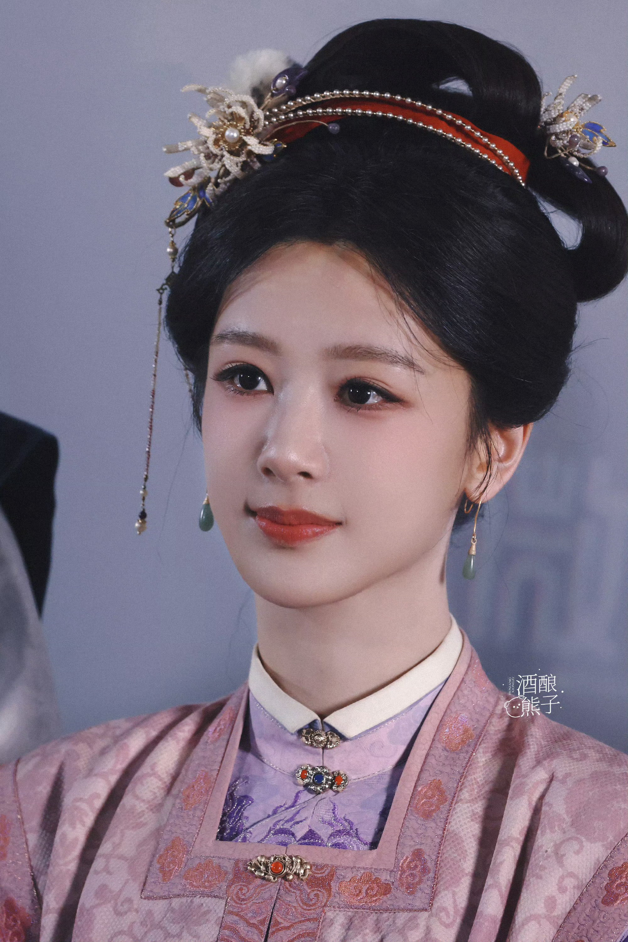 杨紫杨紫回应家业官配来了 今天杨紫《家业》追剧团活动线下状态太好了，生图绝美，又