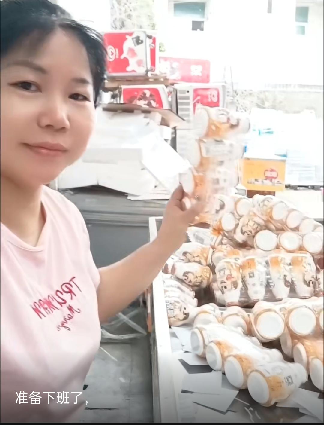 好久没有做过这么高工价的工作了。今天来电商这里打包装。主要的就是给吃的贴商标。今