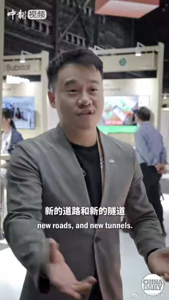 外国人逛中国科技展怀疑穿越了AI降低创业门槛，一人AI公司成为新风口。从文案财税