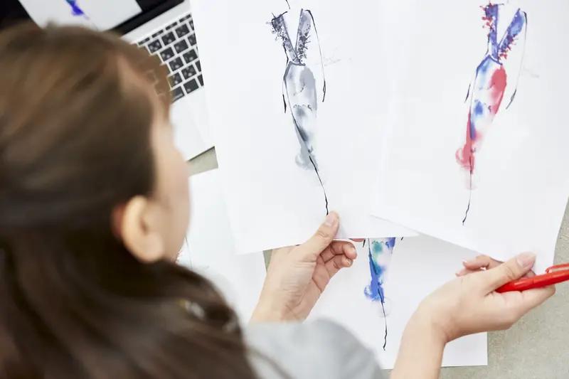 学设计的女孩，实习工资只有2000元，三个月决定能否留下

她是学设计的
大三开