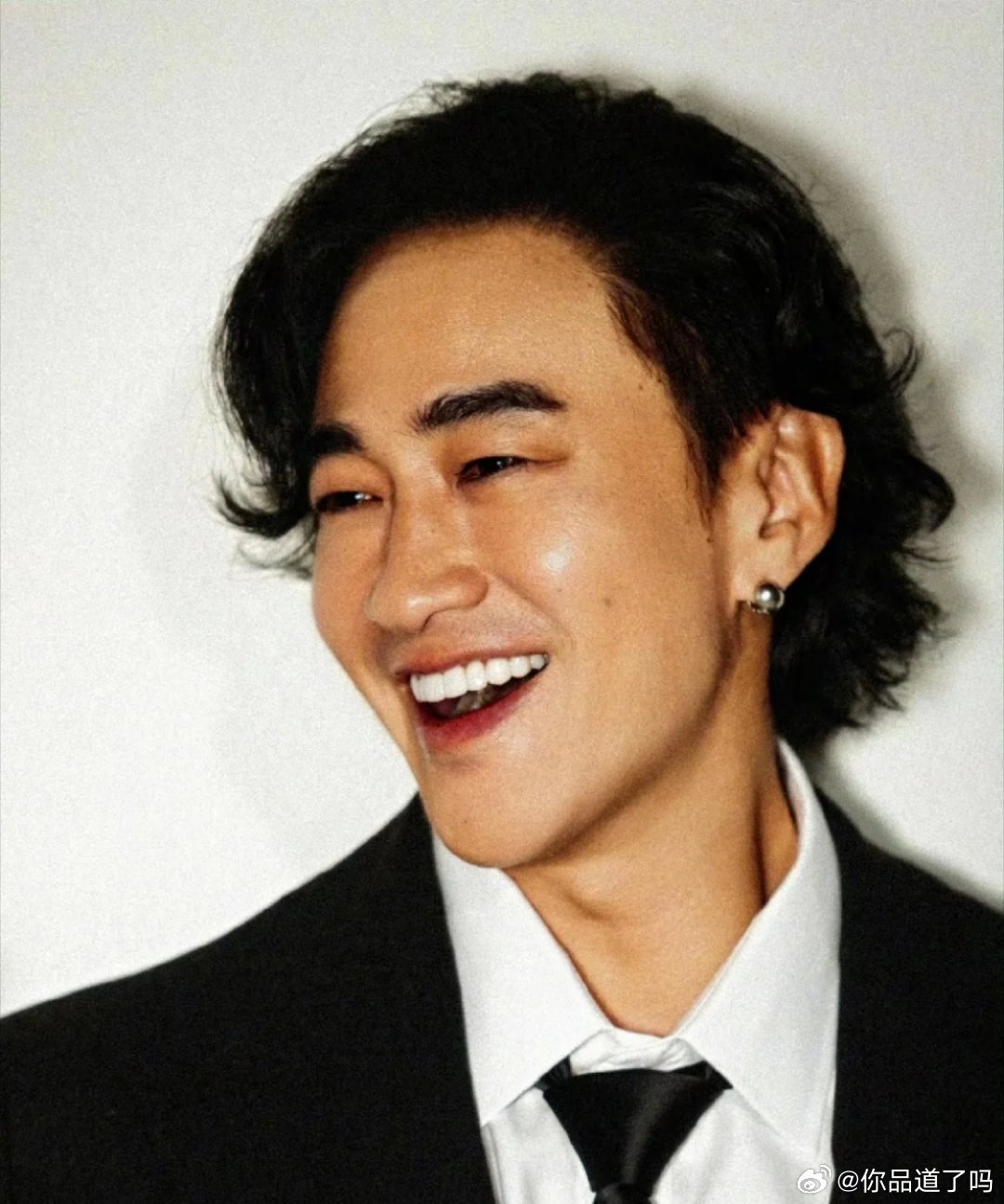 《逐玉》热播，50岁的何润东意外出圈，也给娱乐圈提了个醒：比起颜值和外形，演技与