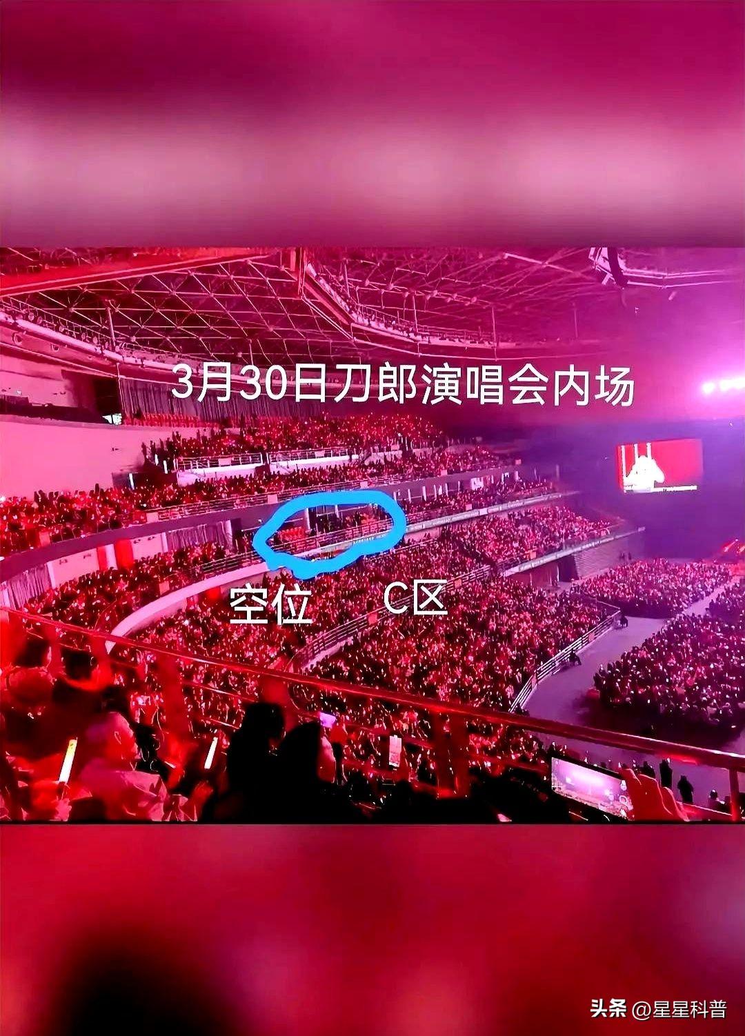 刀郎武汉演唱会第二场太震撼了！

外场人山人海的场景隔着屏幕都能感受到音浪的冲击