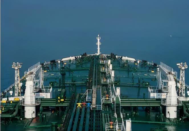 据彭博社报道，俄罗斯的月度石油出口量已降至8个月来的最低水平。
主要原因是诺沃罗