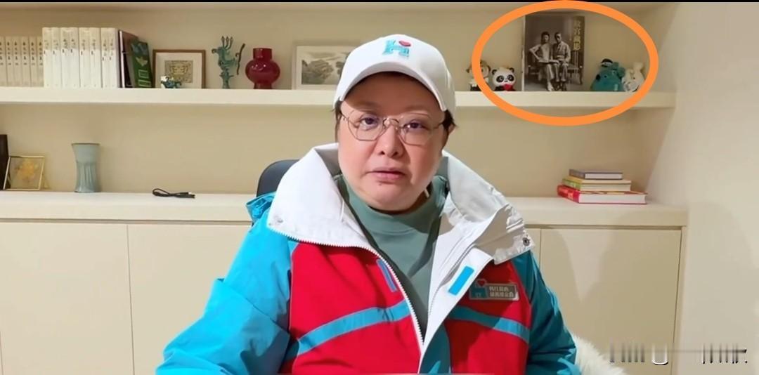 不懂就问为何喜欢用“溥仪和婉容”照片做摆件？