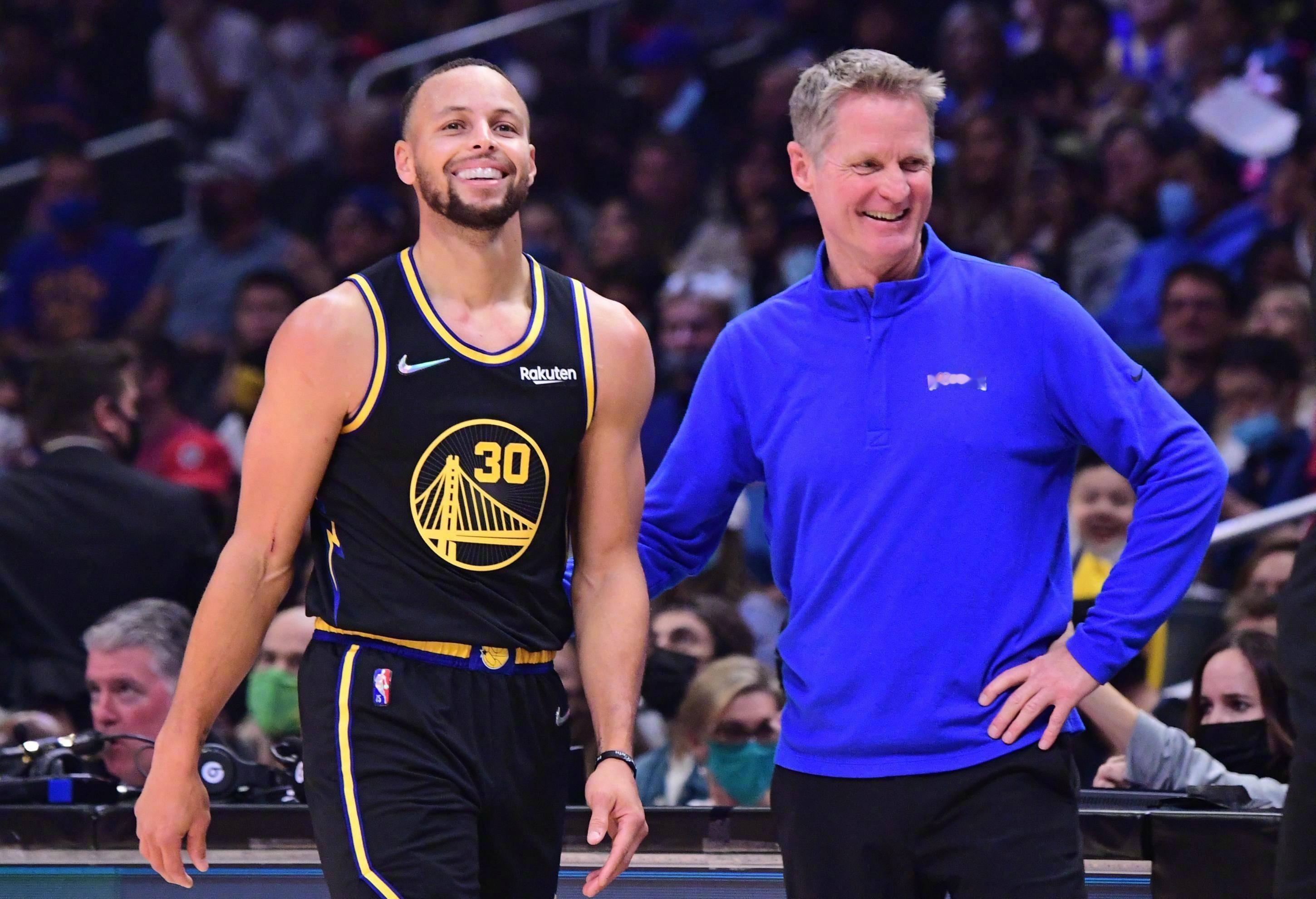 联盟消息人士透露库里一直是主教练科尔的坚定支持者联盟内部普遍认为两人都希望一起结