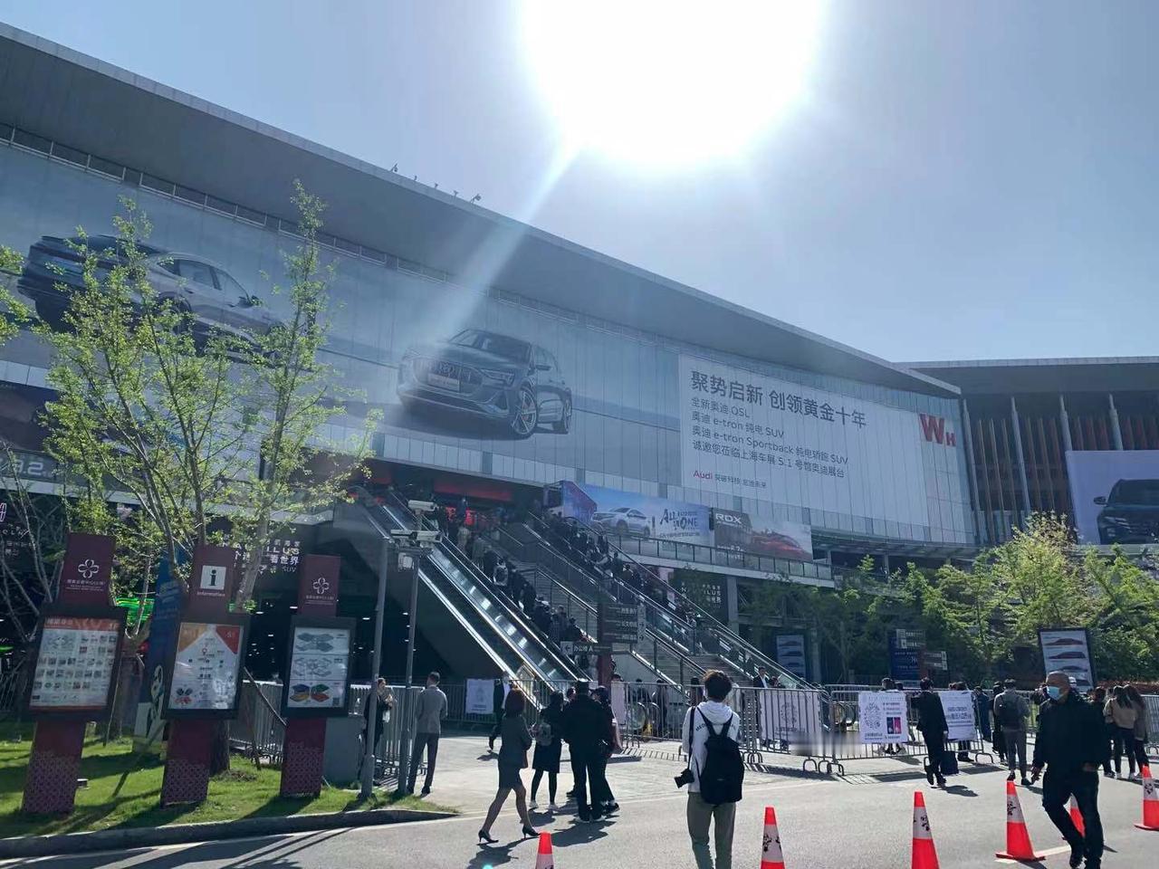 2021上海车展上海车展在时隔两年以后再一次与我们重逢，今年的上海车展将会是第十