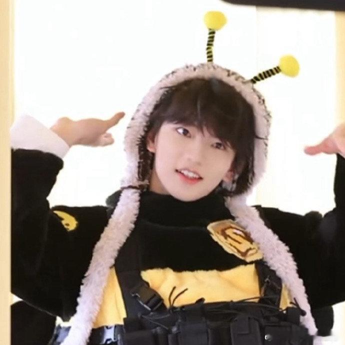 穆祉丞周五晚高疯vlog 全程无包袱高能营业，穆祉丞把快乐写在脸上，氛围感直接拉