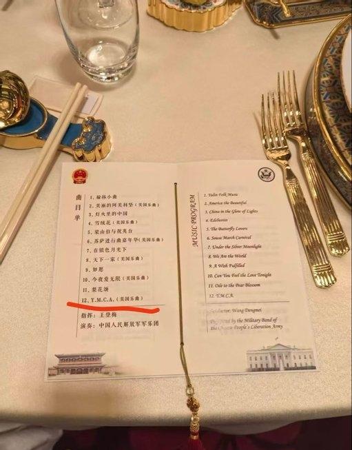 压轴歌曲居然是《Y.M.C.A 》，真太贴心了！
川总会即兴舞一段吗？[马思纯的