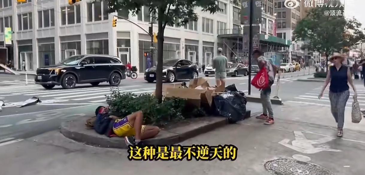 牢A直播聊陪读妈妈现状！提醒别送老婆赴美，海外藏专盯她们的“猎人”
 
牢A一场