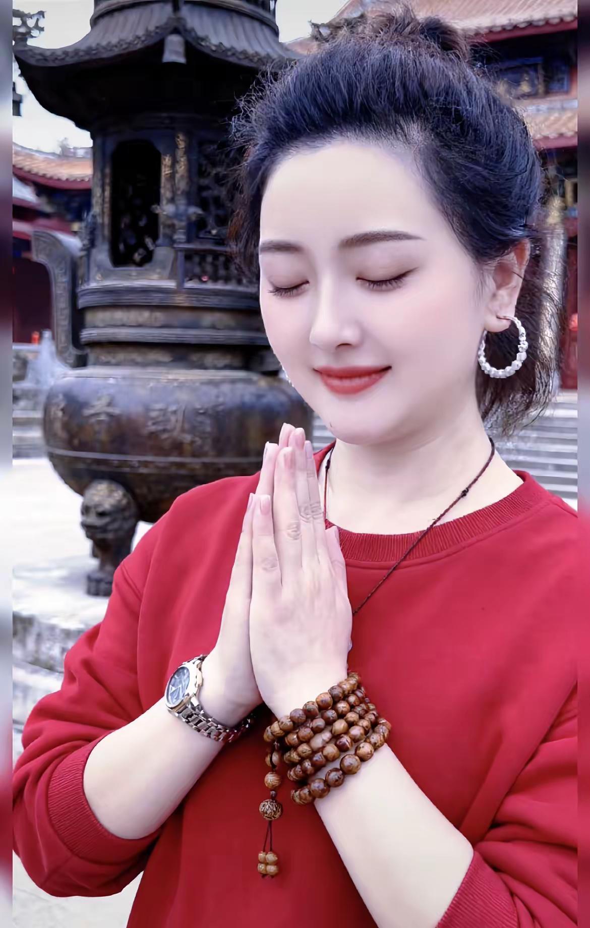气质女神 祈愿众生平安吉祥 心存善意必有后福