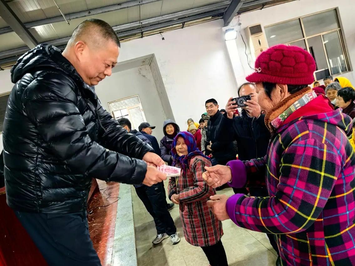 2月16日上午，盐城东台市时堰镇五星村文化大礼堂热闹非凡，究竟发生了啥？原来是企