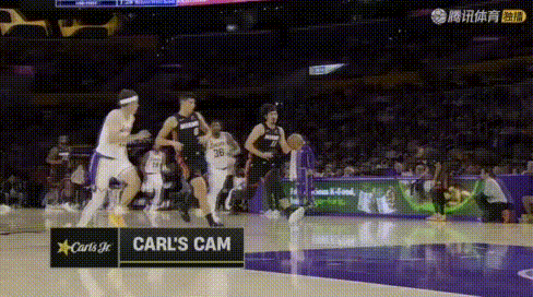 真防守悍将——斯玛特飞身大帽好吓人！
图1-2：奋力回防送大帽，好残暴；图3：开