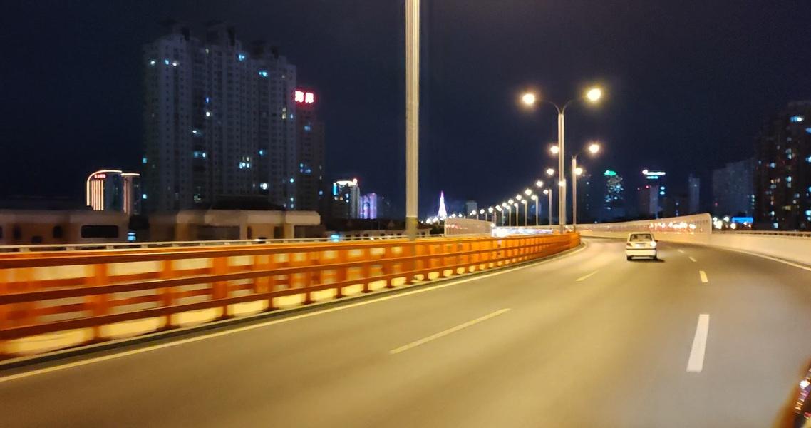 夜晚摩托驰骋
📍上海