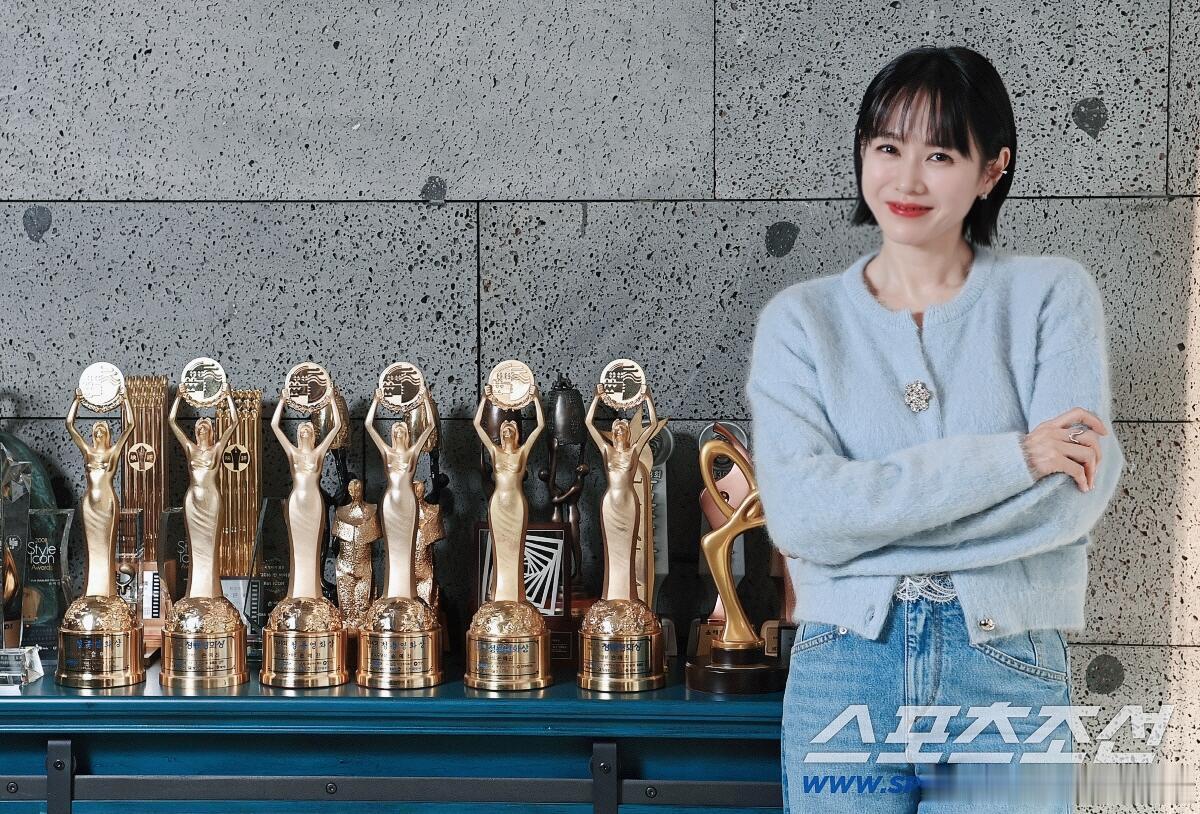 孙仙的奖杯，有美貌有事业人生赢家 