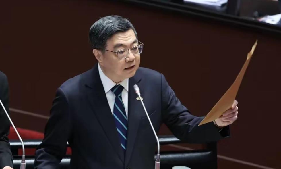 起风了!8人向韩国瑜递交辞呈，卓荣泰连忙做出改口！





4 月 9 日，台