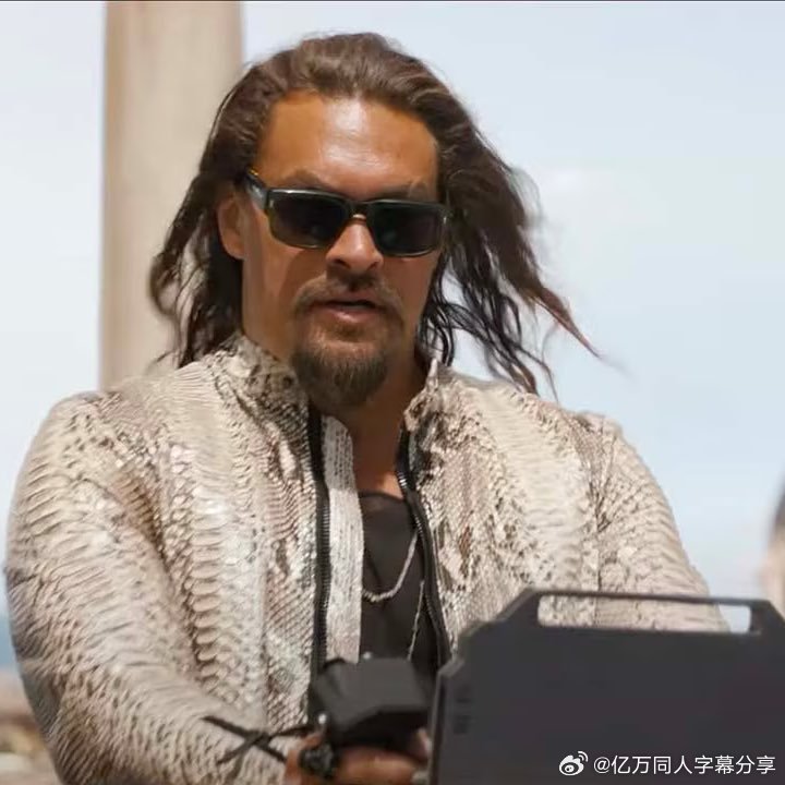 亿万同人字幕组  杰森·莫玛将不再主演《地狱潜兵》电影。索尼现在正在寻找一位新演