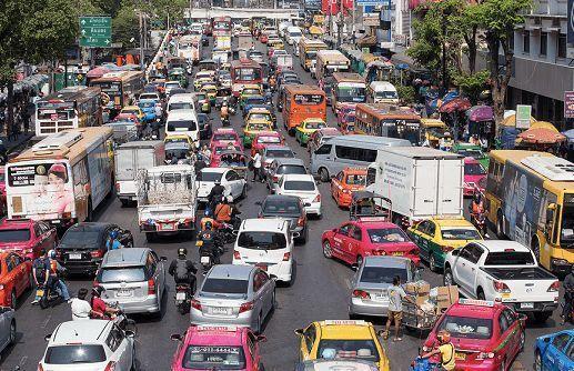 不管你信不信，明年车圈一定会发生四件大事，有车没车的都要做好准备。
第一件就是，