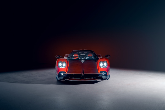 Pagani Utopia搭载 6.0L  AMG V12 发动机864 马力，
